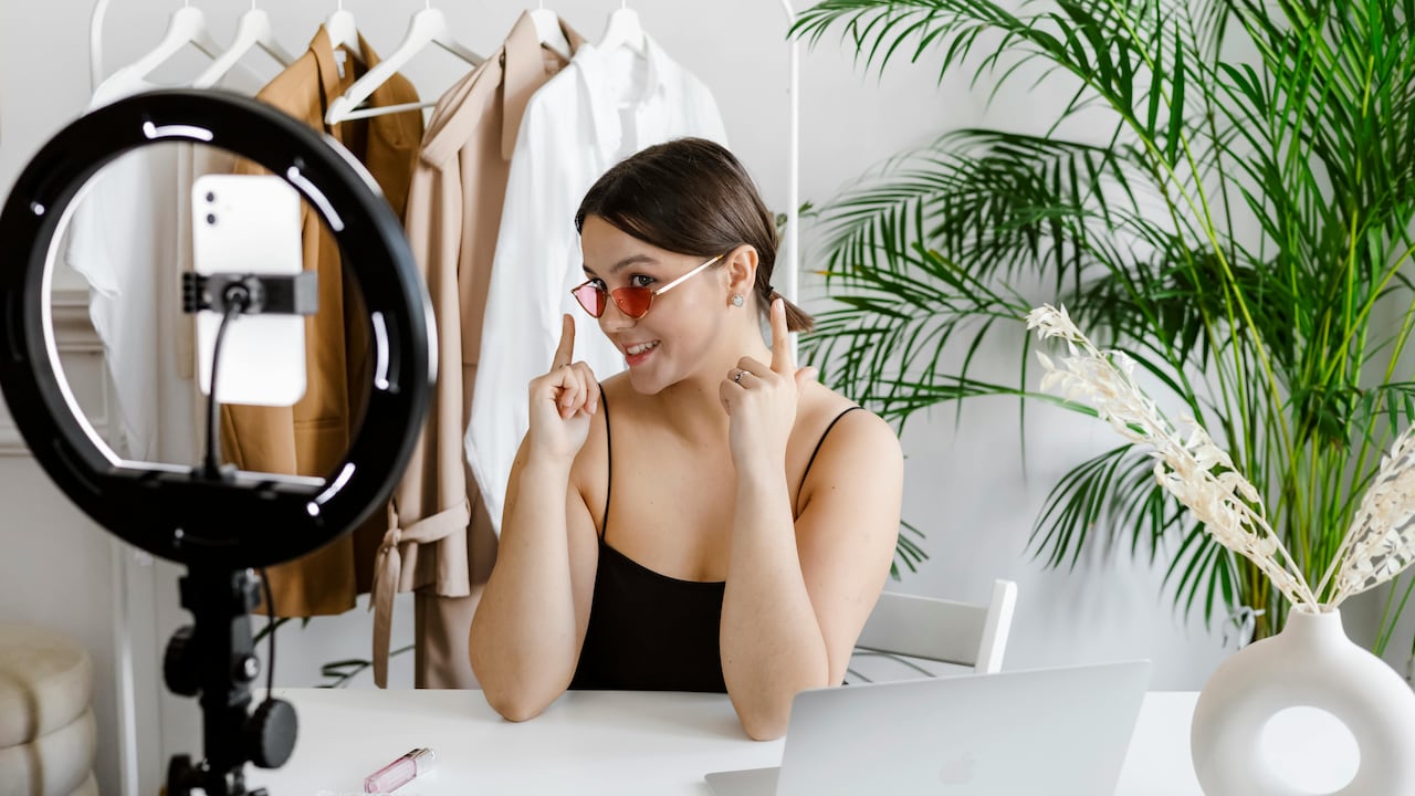 Get womens sunglasses designed to complement year-end party looks Get womens sunglasses designed to complement year-end party looks