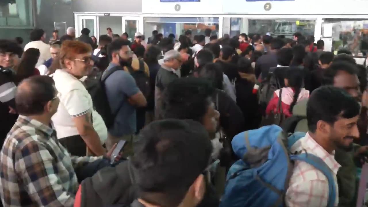 Long Queue At Bengaluru Airport Amid Passenger Confusion Over IndiGo Flights