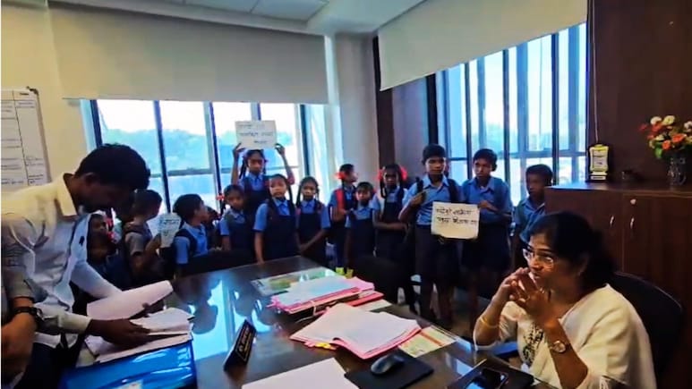 Palghar News : विद्यार्थी आणि पालकांनी घेतली जिल्हा शिक्षणाधिकाऱ्यांची 'शाळा'; पालघरमध्ये नेमकं काय घडलं?