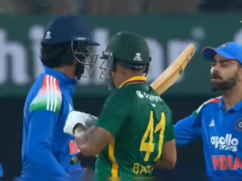 Virat Kohli Asks KL Rahul For A Second Slip vs South Africa, India Captain Reaction Has Internet Talking