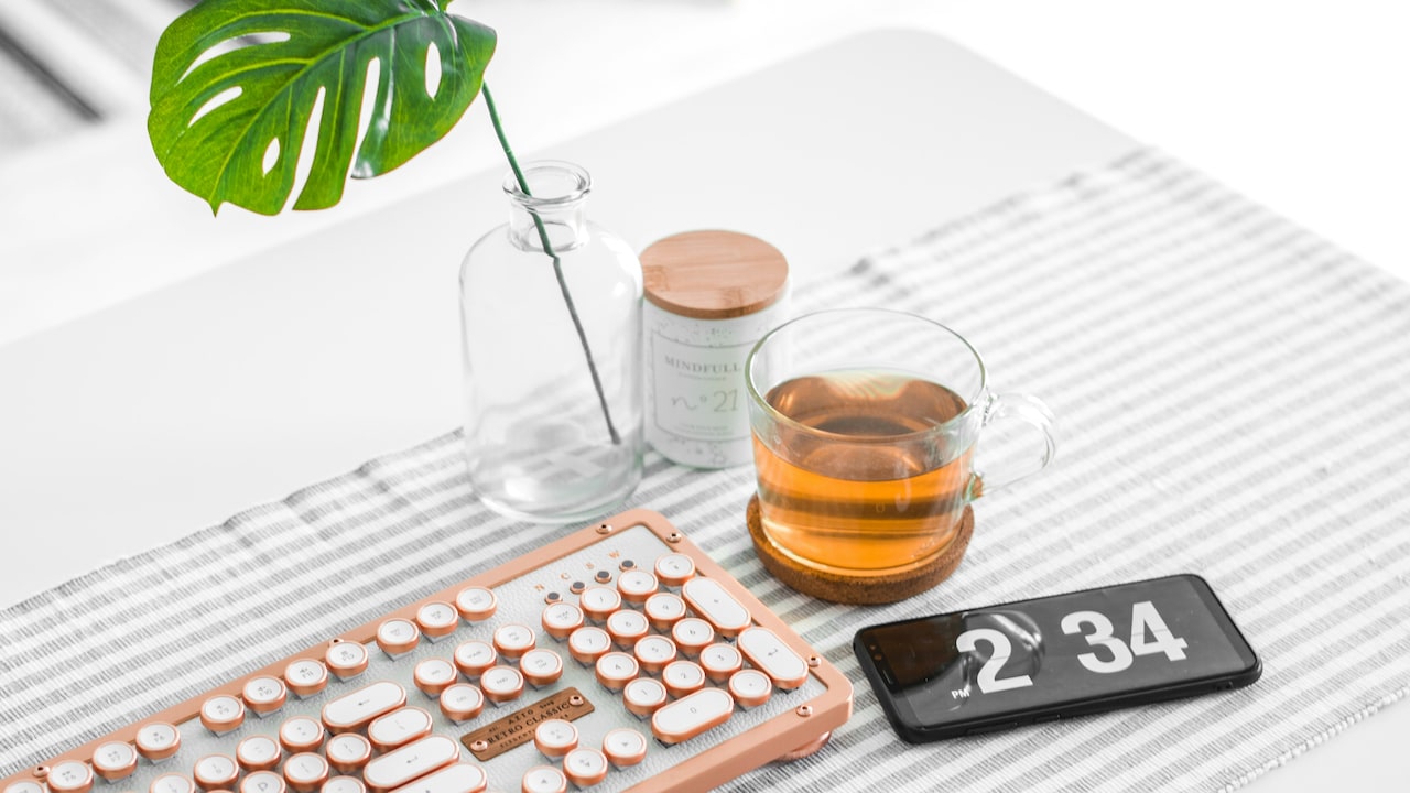 How Key Travel Affects Typing Comfort, Speed and Finger Health How Key Travel Affects Typing Comfort, Speed and Finger Health