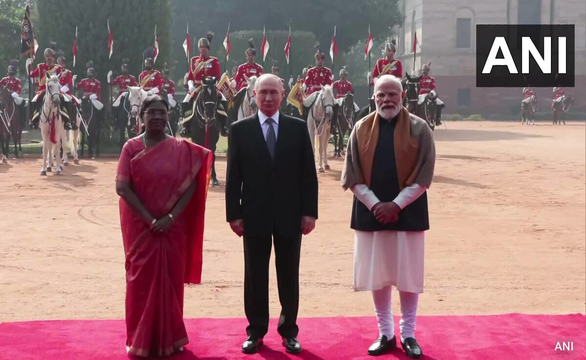 Putin Receives Guard Of Honour At Rashtrapati Bhavan, PM Modi Present