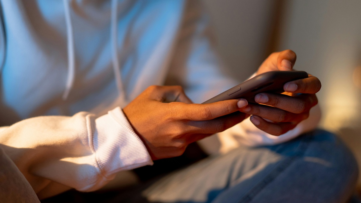 Airtel ने की Google के साथ साझेदारी, अब रेगुलर SMS की जगह मिलेगा वॉट्सऐप जैसा फील