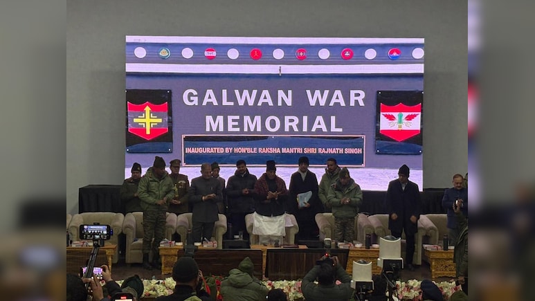 गलवान में बना वॉर मेमोरियल... रक्षा मंत्री राजनाथ सिंह ने फिर पाकिस्तान को चेताया