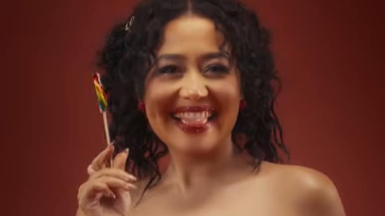 नेहा कक्कड़ ने नए गाने में पार की सारी हदें तो मशहूर सिंगर को आया गुस्सा, बोलीं- इंडियन आइडल की ऐसी जज?