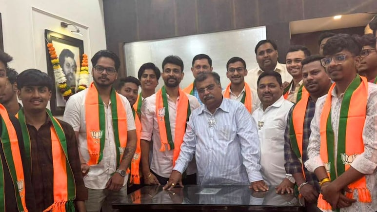 कल्याण-डोंबिवलीत महायुतीत वादाची ठिणगी? 'या' पदाधिकाऱ्याच्या पक्ष प्रवेशाला रविंद्र चव्हाणांनी दिली स्थगिती