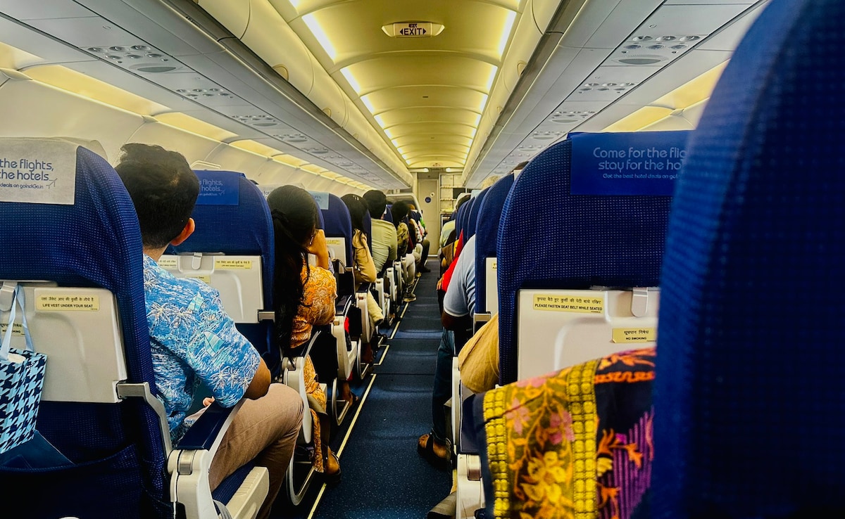 Man Impressed As Passengers Stay Seated Until Aircraft Doors Opened