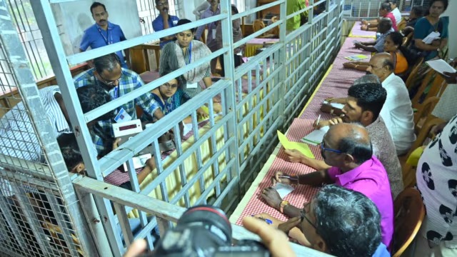 थरूर के गढ़ तिरुवनंतपुरम में NDA आगे, जानें निकाय चुनाव नतीजों का हर अपडेट