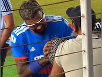 Hardik Pandyas Six Injures Cameraman During 5th South Africa T20I. What He Did Next Wins Hearts - Video