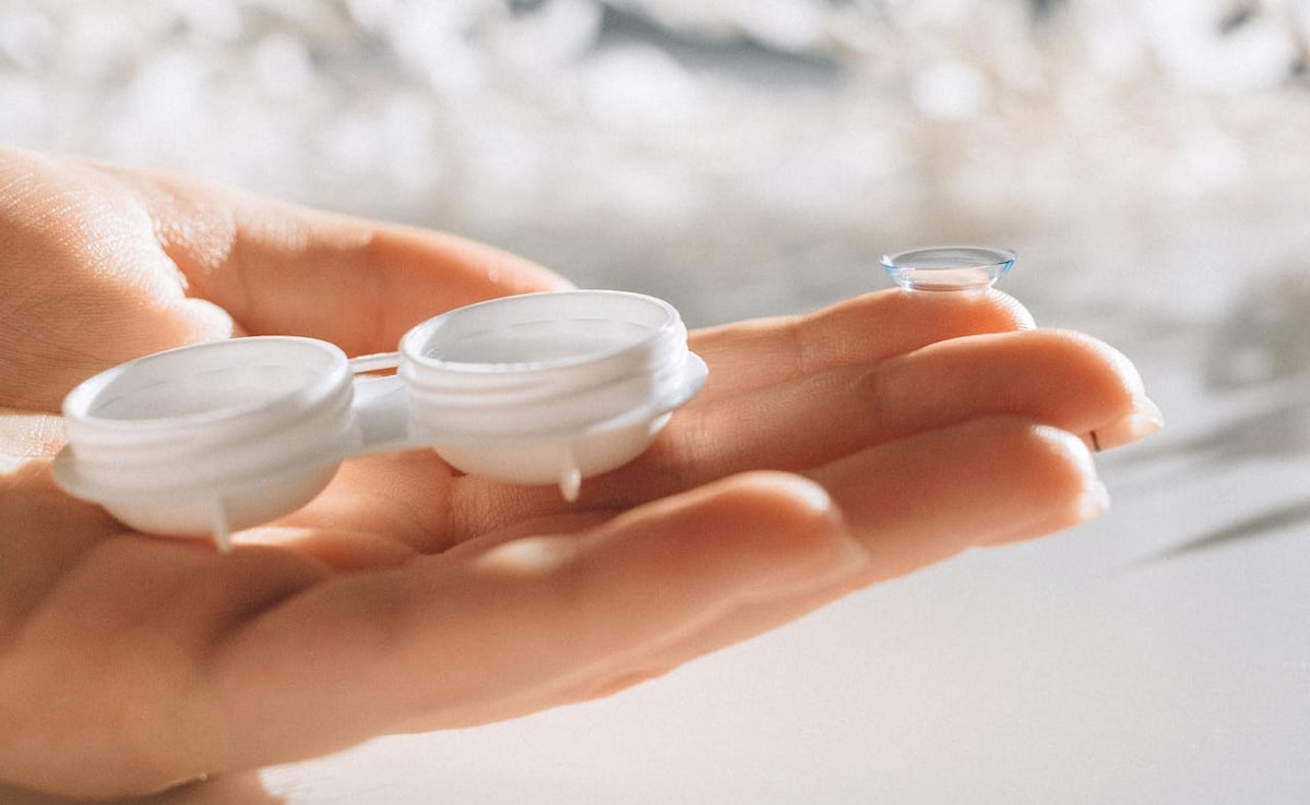 Eye Care For Contact Lens Users In High Pollution: Specialist Shares Do's And Don'ts