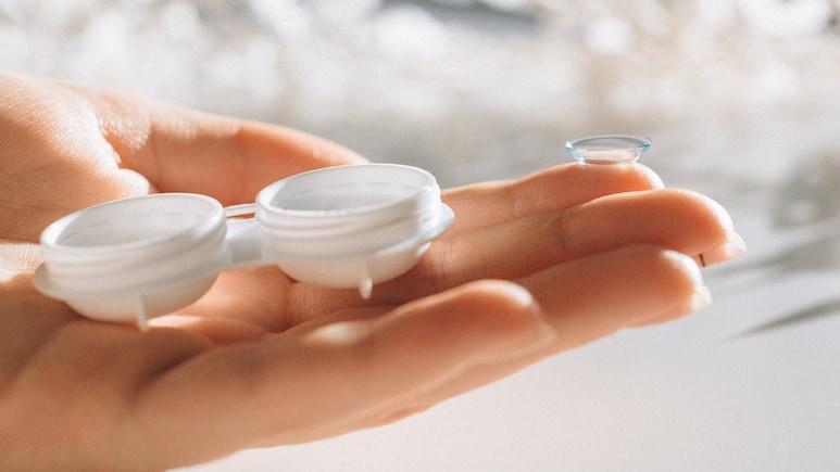 Eye Care For Contact Lens Users In High Pollution: Specialist Shares Do's And Don'ts
