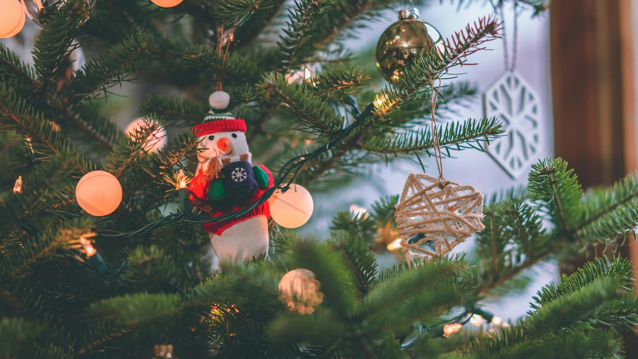 Bring festive christmas decor essentials during the Flipkart End of Season Sale