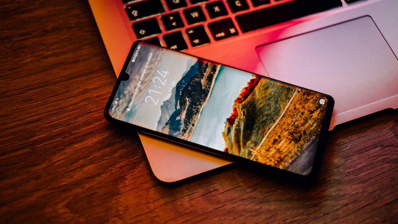 Top Smartphones Under 20,000: फीचर्स के साथ प्राइस में भी शानदार हैं ये स्मार्टफोन, मिस न करें शानदार डील्स