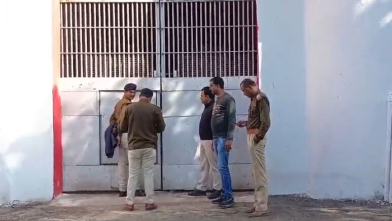 उज्जैन जेल ब्रेक मामले में एक्शन: दो अधिकारी सहित तीन सस्पेंड, खाचरोद उपजेल से भागे तीनों कैदियों का सुराग नहीं