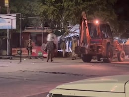 चौमूं में अचानक बिगड़े हालात, रात 3 बजे मस्जिद के बाहर पुलिसकर्मियों पर पथराव, छोड़े गए आंसू गैस के गोले