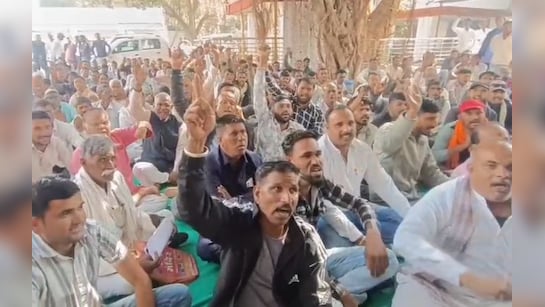 सड़क पर उतरे उज्जैन के लोग, नगर निगम के खिलाफ खोला मोर्चा