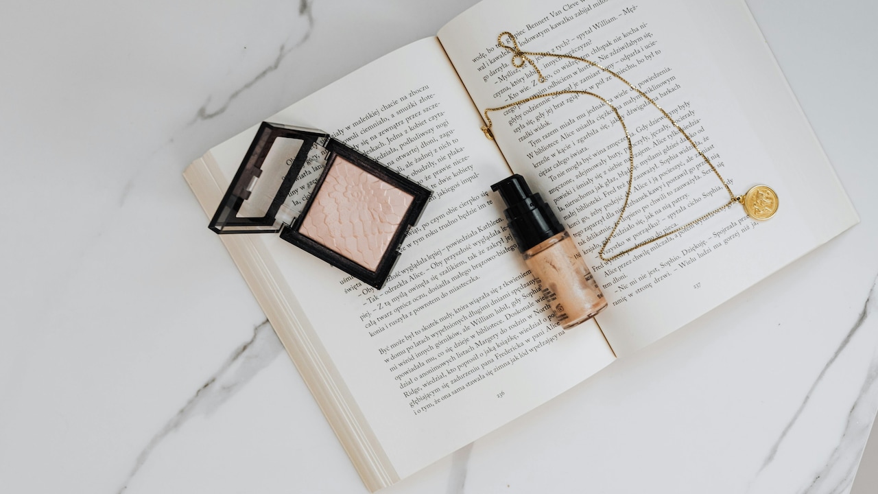 Liquid Highlighter In Winter: Tips For A Smooth, Natural Glow