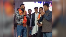 तेरा तुझको अर्पण&hellip; जब MP के मंत्री ने कार्यकर्ताओं में बांटे अपने सभी गिफ्ट, सोना-चांदी भी दिया