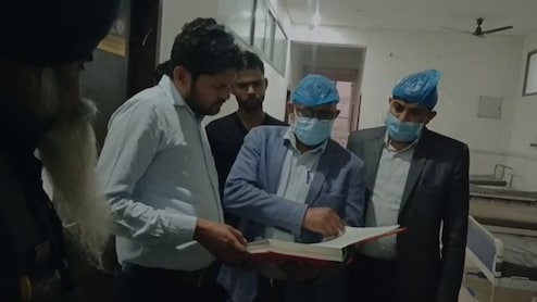 सीकर में 13 सरकारी डॉक्टरों के क्लिनिक पर हेल्थ टीम की रेड, कई गड़बड़ियां आईं सामने; नोटिस जारी