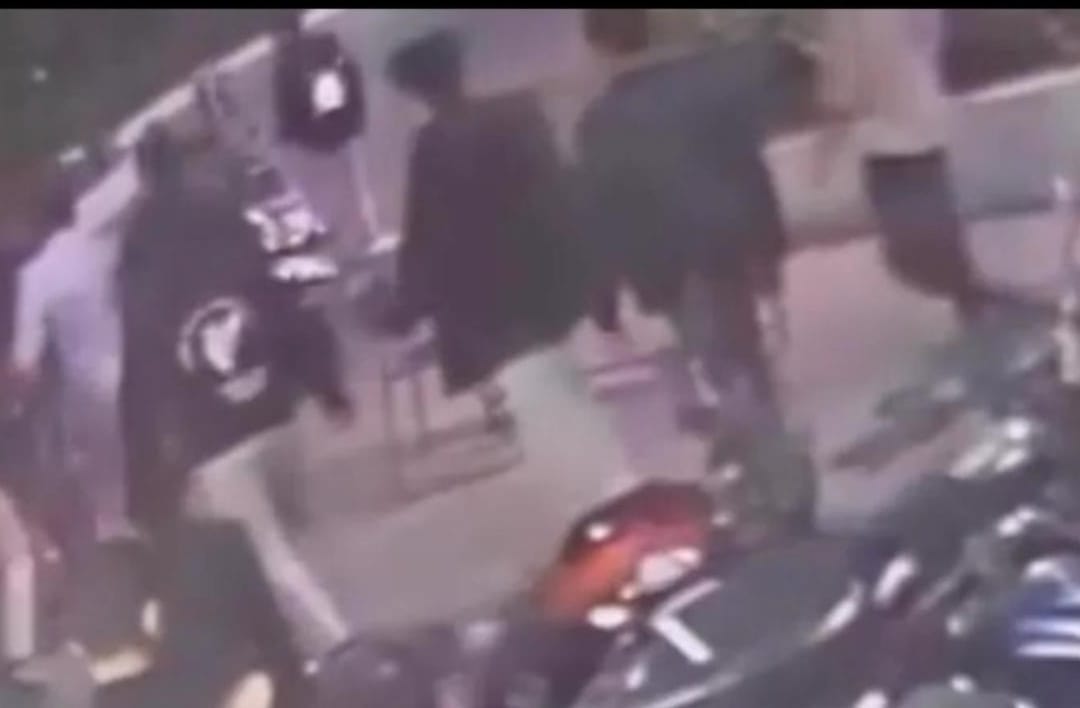 Violent Clash at Gandhi Medical College: MBBS Students Fight Over Noodles Leaves Doctor in ICU and 15 Suspended