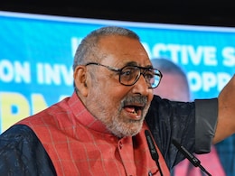 नकाब विवाद: गिरिराज सिंह ने कहा- महिला नौकरी से इनकार करे या जहन्नुम में जाए, विपक्ष नीतीश पर हमलावर