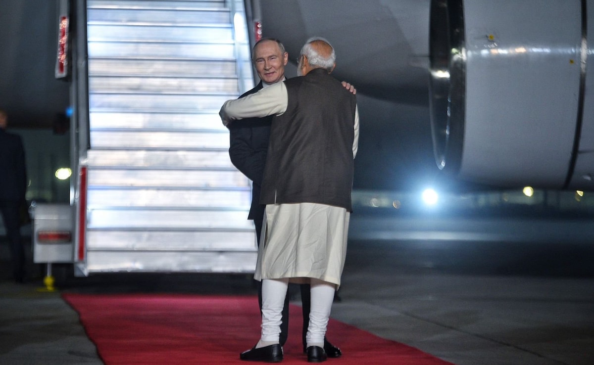 PM Modi received him at the airport with a hug before both of them left in the Prime Ministers car. PM Modi received him at the airport with a hug before both of them left in the Prime Ministers car.