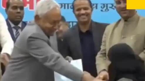 नीतीश ने जिस महिला का हटाया हिजाब, उसे हेमंत सोरेन सरकार से खुला ऑफर