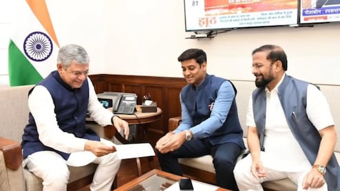 Central Railway : मोठी बातमी! ठाणे-मुलुंड दरम्यान नवीन स्टेशन येणार; रेल्वे मंत्र्यांचा एकनाथ शिंदेंना थेट फोन