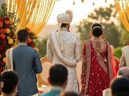 Viral Video : नवऱ्याकडे जाण्याआधी नवरी सासऱ्यांच्या मांडीवर का बसते? 'या' ठिकाणी आहे लग्नाची विचित्र प्रथा