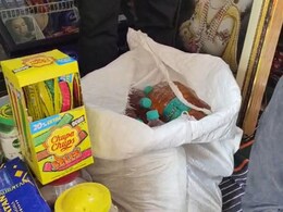 राजस्थान के किराना दुकानों में प्लास्टिक बोतल में बेचे जा रहे पेट्रोल, रसद विभाग ने की बड़ी कार्रवाई