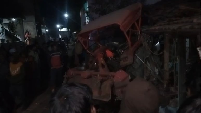 Balaghat: घर में खाना बना रहा था परिवार... तभी अचानक ट्रैक्टर आ घुसा, एक व्यक्ति घायल, अन्य को बचाया गया&nbsp;