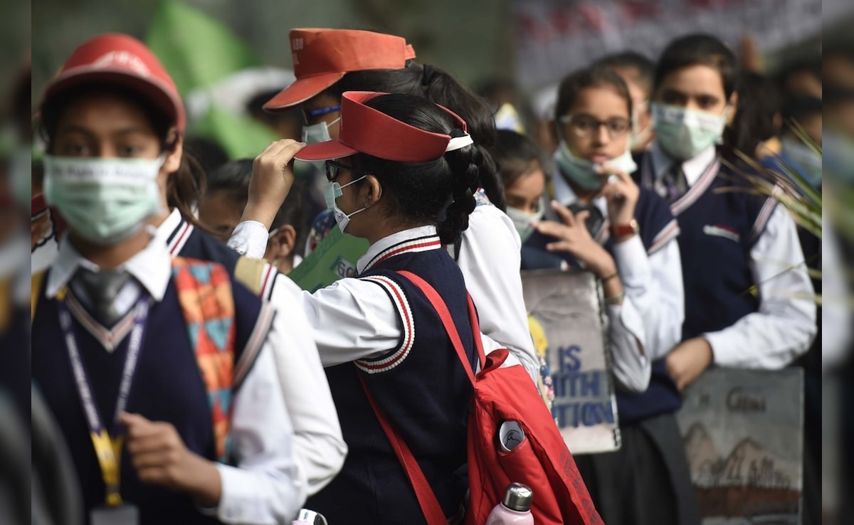 दिल्ली में प्रदूषण पर स्कूल बंद रहें या खुले? अमीर vs गरीब की दलील पर जानें सुप्रीम कोर्ट ने क्या कहा