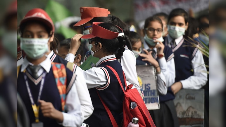 दिल्ली में प्रदूषण पर स्कूल बंद रहें या खुले? अमीर vs गरीब की दलील पर जानें सुप्रीम कोर्ट ने क्या कहा