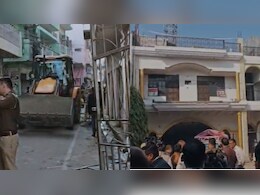 बरेली में अब 2 बारातघरों पर चला बुलडोजर, आजम खां के 'करीबी' नेता का मैरिज हॉल भी ध्वस्त