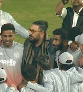 Picture Of Yuvraj Singhs Funny Moment With Gautam Gambhir During 2nd India-South Africa T20I Goes Viral