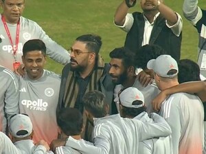 Picture Of Yuvrajs Funny Moment With Gambhir During 2nd Ind-SA T20I Viral