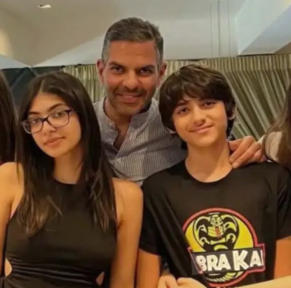 संजय कपूर को बहुत याद करते हैं करिश्मा कपूर के दोनों बच्चे, क्रिसमस की तस्वीर देख पिघल जाएगा दिल