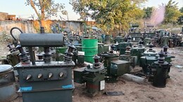 बिजली बिल बकायेदारों पर DISCOM का एक्शन, उतार लाए 30 ट्रांसफार्मर... नहीं किया था 1 करोड़ का भुगतान