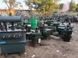 बिजली बिल बकायेदारों पर DISCOM का एक्शन, उतार लाए 30 ट्रांसफार्मर... नहीं किया था 1 करोड़ का भुगतान