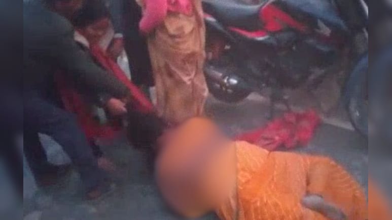 बेटे ने किया प्यार, मां को मिली सजा; दबंगों ने महिला को बाल पकड़कर घसीटा और जूतों से पीटा&nbsp;