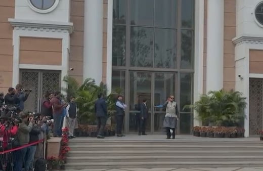 LIVE: दिल्ली में कांग्रेस वर्किंग कमेटी की अहम बैठक आज, थरूर भी पहुंचे