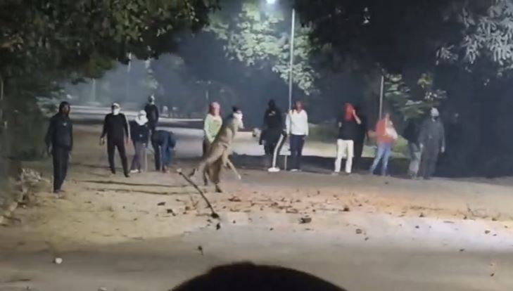 BHU क्यों बना जंग का मैदान? आधी रात छात्रों की पत्थरबाजी, जानें काशी में कैसे बिगड़े हालात