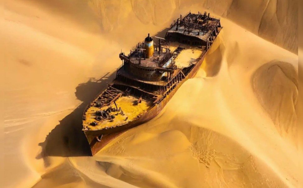 रेत से अचानक निकला 500 साल पुराना जहाज,देख खुदाई कर रहे मजदूरों की अटकी सांसें,झर-झर गिरे सोने-चांदी के सिक्के