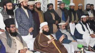 तालिबान से घबराया मुनीर, उलेमाओं को बनाया मोहरा, मौलाना हाथ जोड़कर अफगान सरकार से लगा रहे गुहार