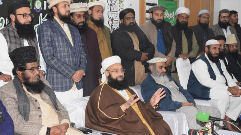 तालिबान से घबराया मुनीर, उलेमाओं को बनाया मोहरा, मौलाना हाथ जोड़कर अफगान सरकार से लगा रहे गुहार