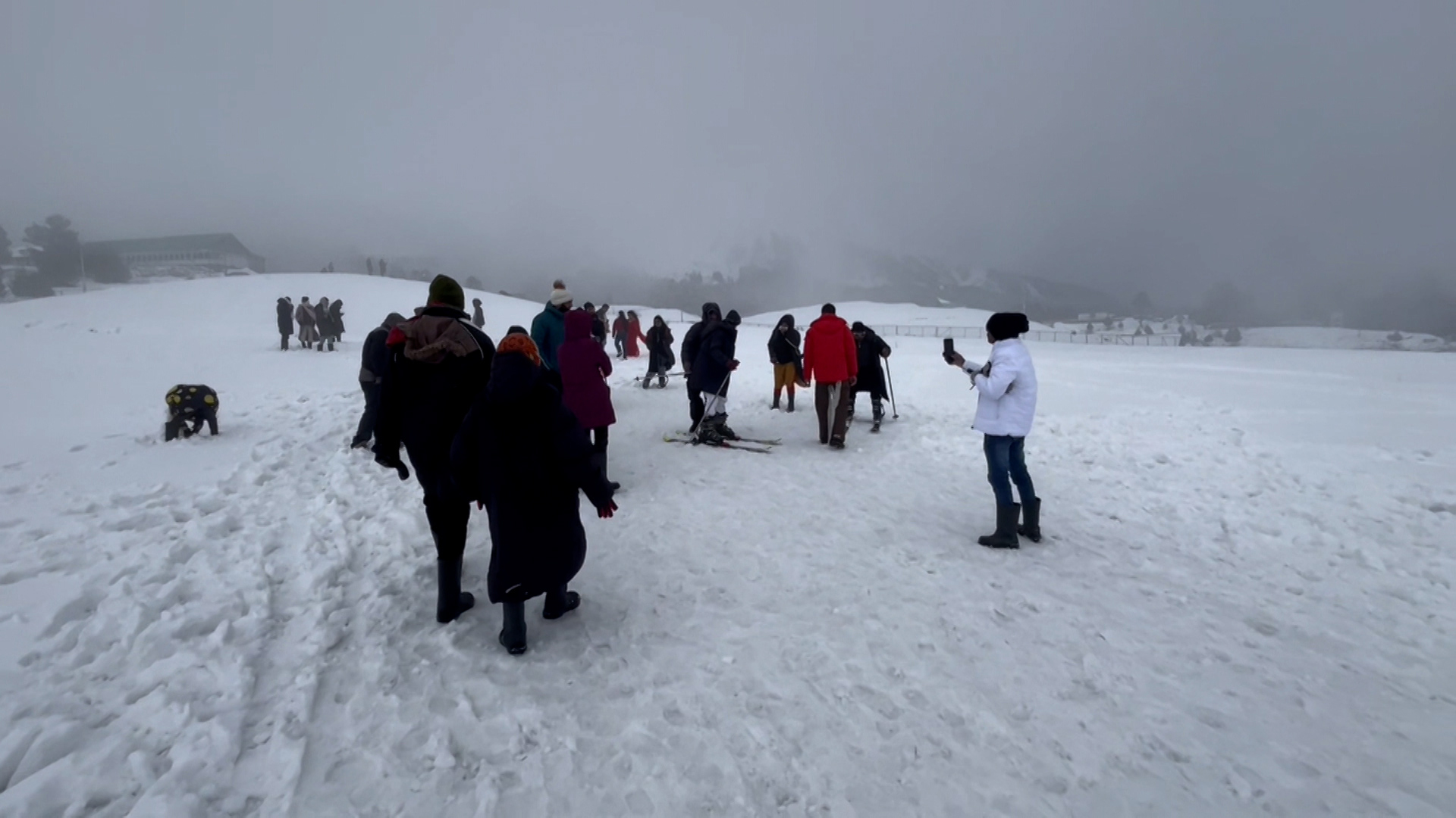 Gulmarg Turns Winter Wonderland As Fresh Snow Attracts Tourists