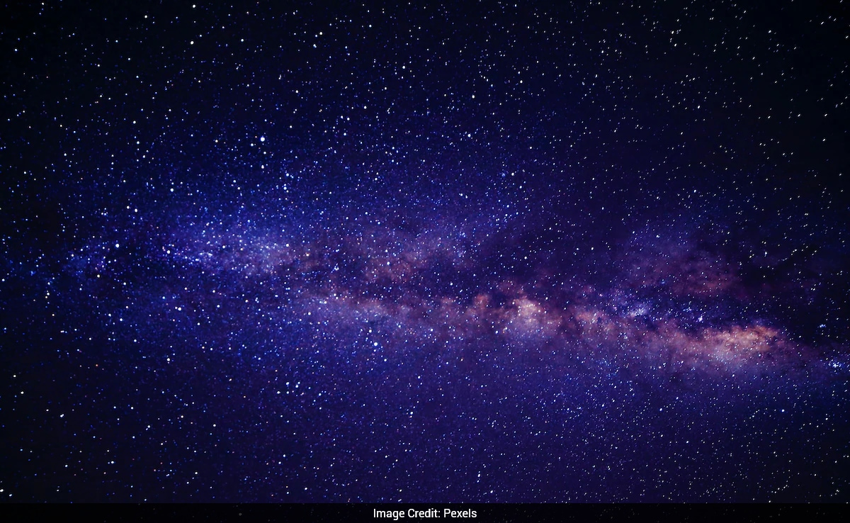 Descubren una atmósfera densa en el exoplaneta rocoso TOI-561 b