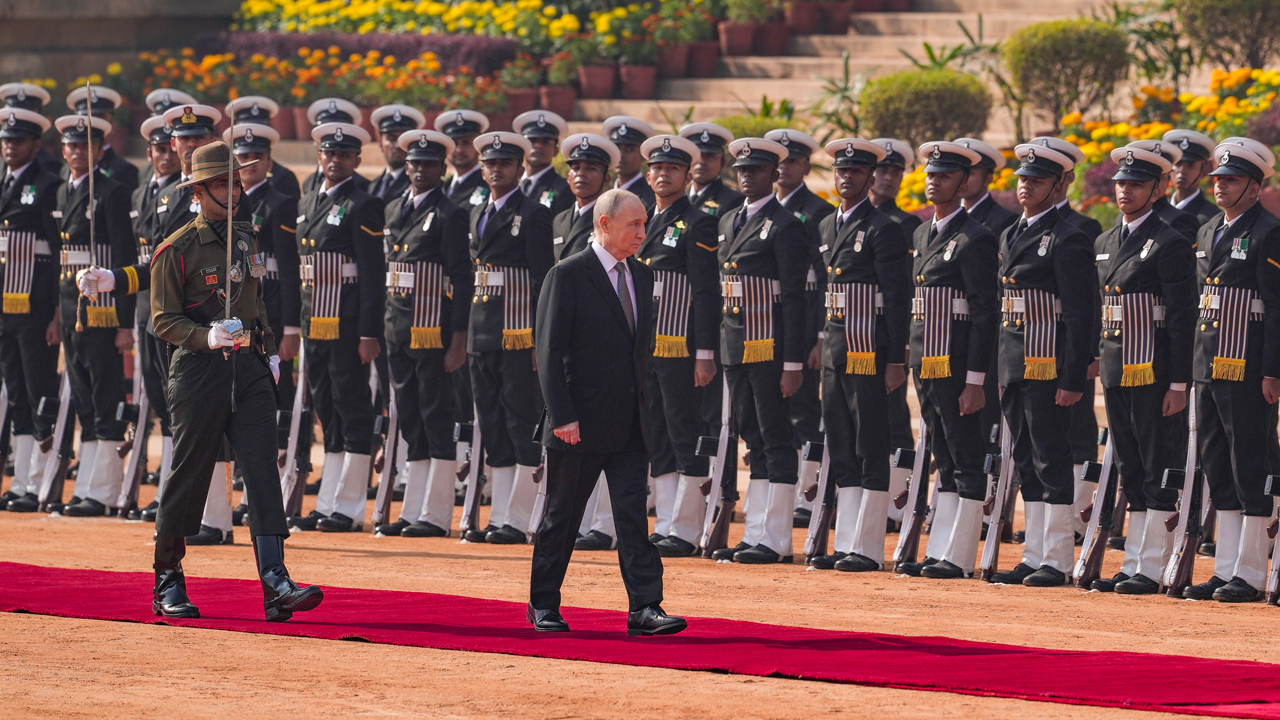 Guard Of Honour At Rashtrapati Bhavan For Putin, PM Modi Present