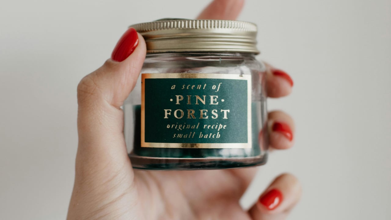 Aroma Candle Buying Guide: Wax Type, Throw And Burn Time Explained In A Simple Manner.