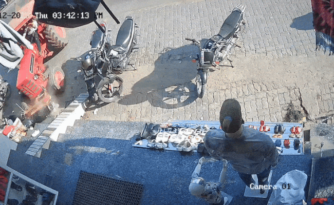 Rajasthan: नशेड़ी ड्राइवर के टैक्टर के नीचे आने ही वाला था पति, ऐन वक्त पर पत्नी ने बचाई जान